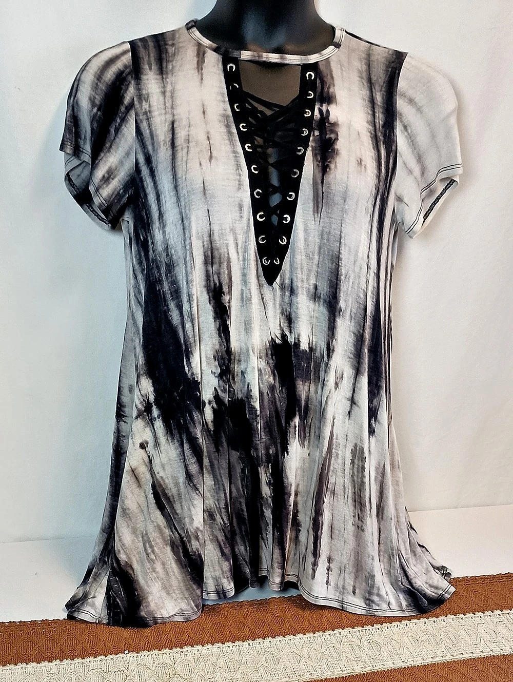 Women's Tie-Dye Lace-Up Tunic in Black & White Size XL Indie Sleeze